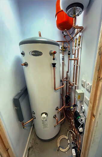 https://applecrosshotwater.com.au/uploads/2025/06/gas-hot-water-system-11703.jpg