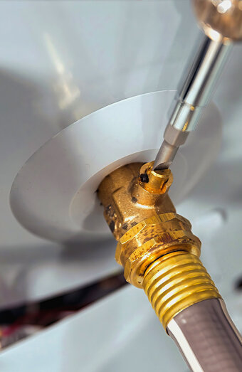 https://applecrosshotwater.com.au/uploads/2025/06/hot-water-servicing-24274.jpg