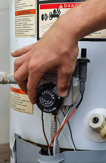 https://applecrosshotwater.com.au/uploads/2025/06/hot-water-servicing-68760.jpg